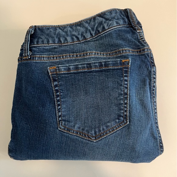 Torrid Straight Leg Medium Wash Jeans Size 16R - Picture 2 of 6